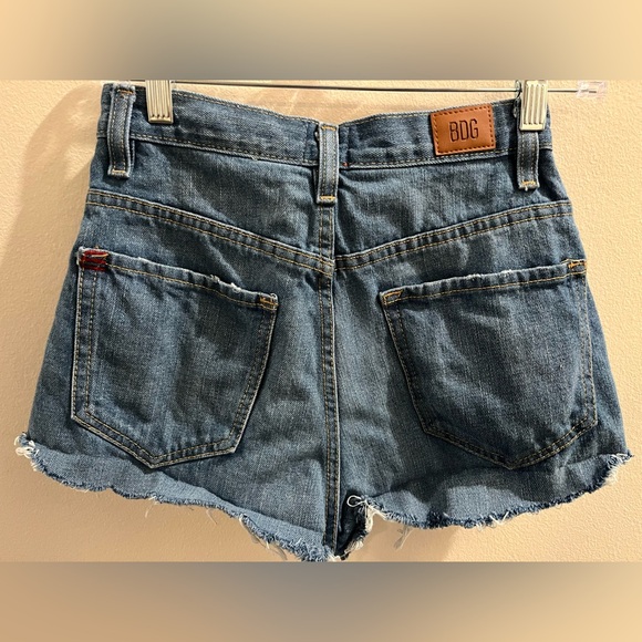 💕 BDG Urban Outfitters Mom High Rise Cutoff Shorts - Size 25 sku#119 - Picture 3 of 4